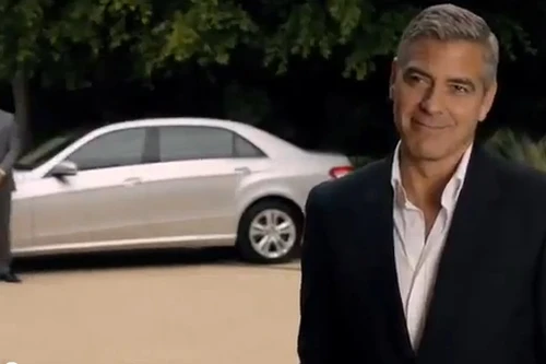 Mercedes-Benz "mượn" sự quyến rũ của George Clooney để tiêu thụ E-Class L