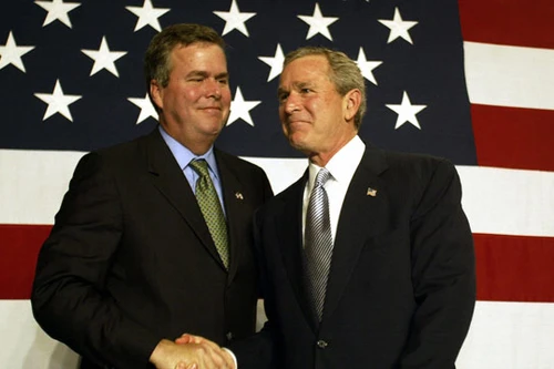 Cựu tổng thống Bush ủng hộ em trai chạy đua vào nhà Trắng 