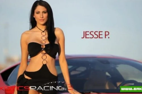 Người mẫu Playboy "hết hồn" với siêu xe Ferrari 