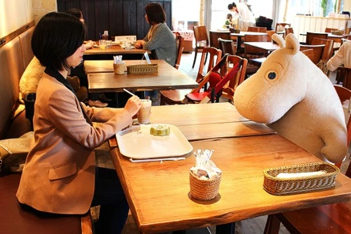 Cafe độc thân cùng gấu bông 