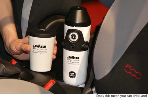 Fiat 500L: Chiếc xe đầu tiên có máy pha cà phê trên xe 