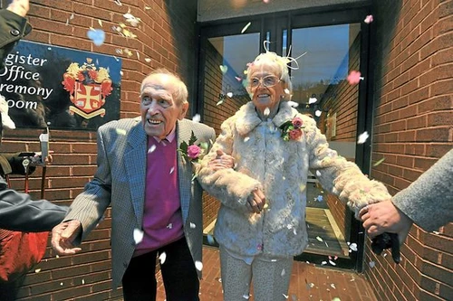 97 tuổi vẫn kết hôn vì tình yêu sét đánh