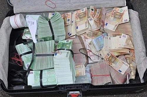 Đánh cắp gần 5 triệu USD để tặng cho người nghèo 