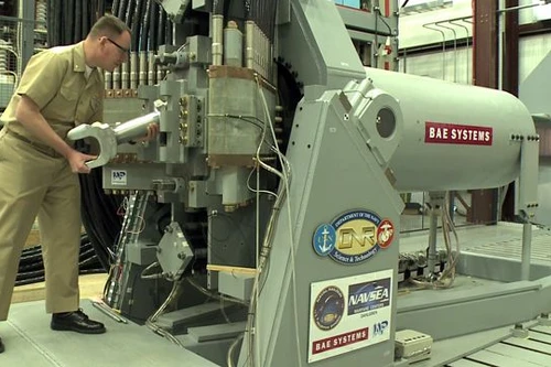 Mỹ ra mắt súng thanh ray, đạn bay nhanh gấp 7 lần tốc độ âm thanh