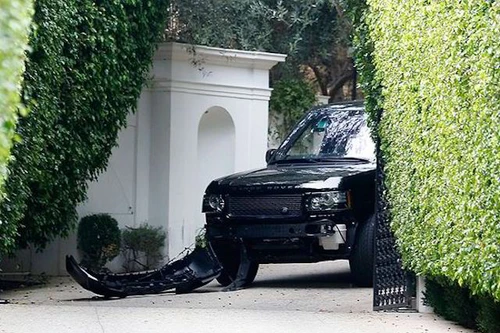 David Beckham lái Range Rover gây tai nạn