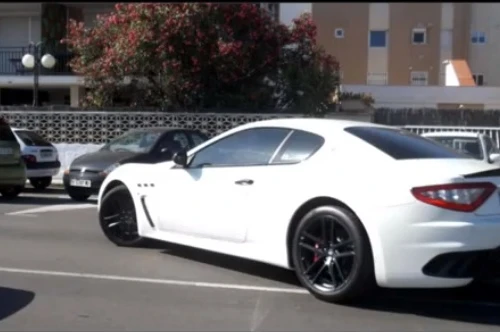 Lionel Messi "tậu" xe hơi cực "đỉnh"