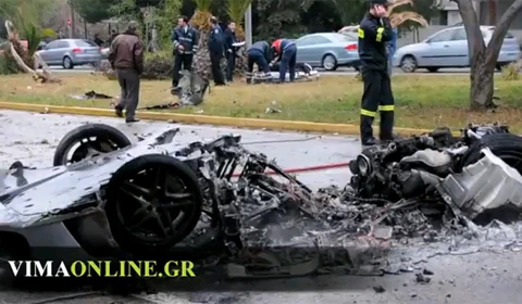 Ferrari F430 cháy thành tro sau tai nạn kinh hoàng