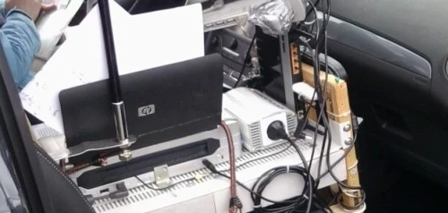 Bị cảnh sát phạt vì trang bị cả hệ thống thiết bị văn phòng trên ôtô