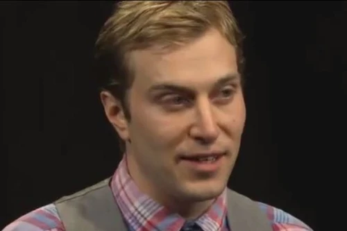 Kì lạ người đàn ông muốn kết hôn với máy tính của mình 