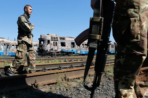 Donetsk, Lugansk kêu gọi Ukraine chấp nhận "thể chế đặc biệt" ở miền đông