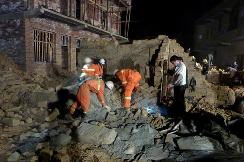 Nhà sập ngay khi tang lễ diễn ra, 10 người chết và 12 người bị thương 