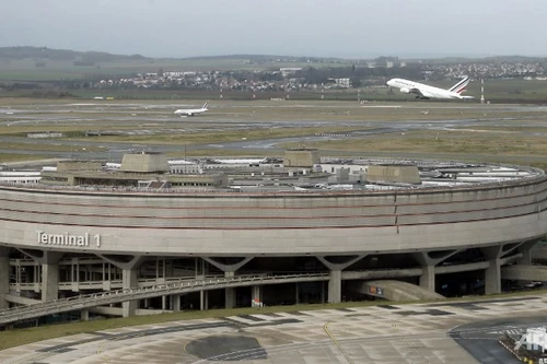 Pháp: Báo động nạn cướp tài sản du khách