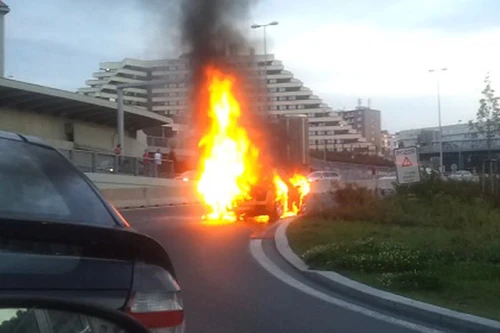 Lại thêm một chiêc Lamborghini Gallardo bốc cháy phừng phừng