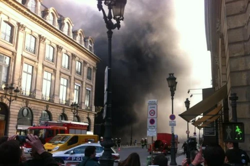 Cháy lớn tại trung tâm Paris, hàng chục siêu xe... "thiệt mạng" 