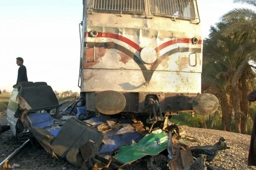 Ai Cập: Tàu hỏa đâm xe bus, 22 người thiệt mạng