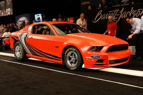 Ford đấu giá từ thiện Mustang Cobra Jet 2014