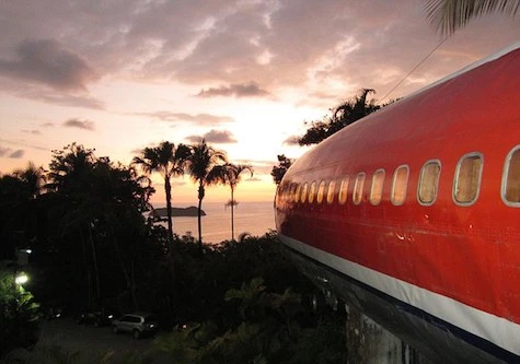 Máy bay Boeing cũ biến thành phòng khách sạn sang trọng 