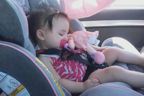 Các lỗi dễ mắc khi lắp ghế xe cho trẻ