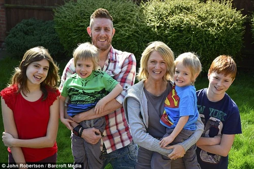 Người phụ nữ kì lạ nghiện mang thai hộ 