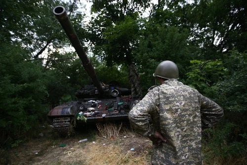 Quân đội Ukraine tiếp tục nã pháo vào Lugansk bất chấp lệnh ngừng bắn 