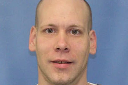 Bị tóm gọn vì tự đăng ảnh truy nã của mình lên Facebook