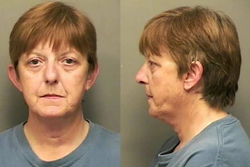 Nhân viên khách sạn ăn cắp thẻ tín dụng của khách