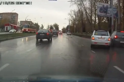 Phóng ẩu, Volkswagen lật ngửa giữa đường