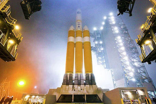 Tên lửa lớn nhất của Mỹ được phóng lên không trung