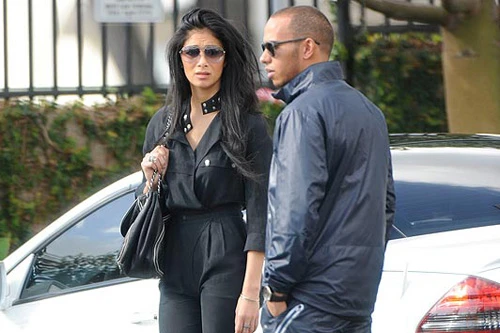 Hamilton lạnh lùng khi gặp lại người tình cũ