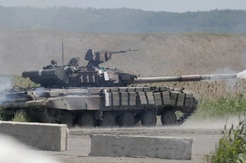  Nga đưa xe tăng tấn công đồn bốt ở miền đông Ukraine?
