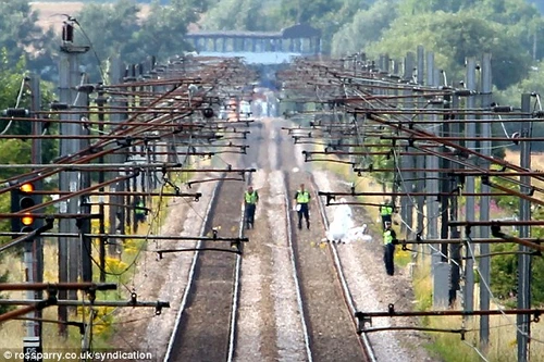 Bé gái 3 tuổi sống sót diệu kỳ sau khi bị tàu hỏa cán