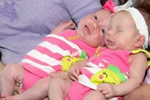 Mẹ mang thai, sinh con hộ con gái