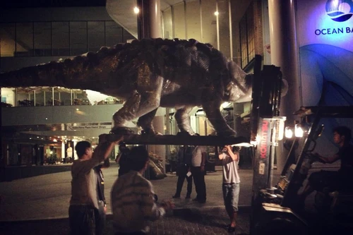 Bất ngờ xuất hiện "khủng long” khổng lồ tại Hà Nội 