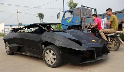 Siêu bò Lamborghini Reventon kiểu "nhà nông"