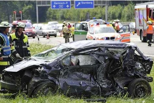 Tai nạn thảm khốc giữa siêu xe Porsche với Toyota Yaris