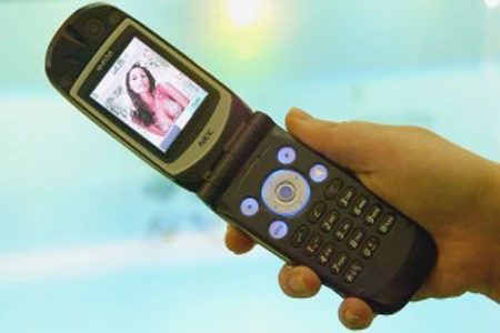 Bị bắt khi xem "phim bẩn" trên điện thoại trong... phiên họp quốc hội