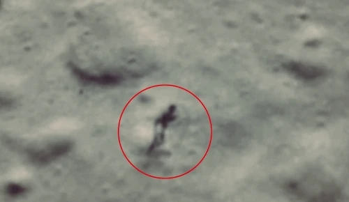 Nghi vấn phát hiện sinh vật lạ có hình thù giống con người trên mặt trăng