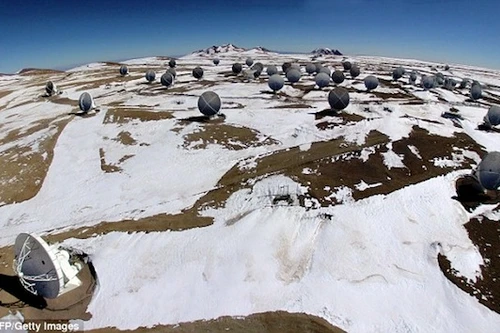 Hiện tượng tuyết rơi cực lạ trên sa mạc khô cằn nhất thế giới