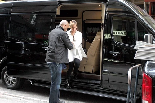 Beyonce: Sắm xế sang Maybach để chuẩn bị cho đứa con sắp chào đời.