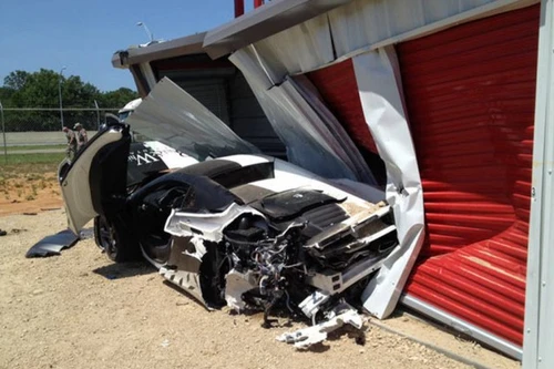 McLaren 12C Spider tiếp đất "không toàn thây"