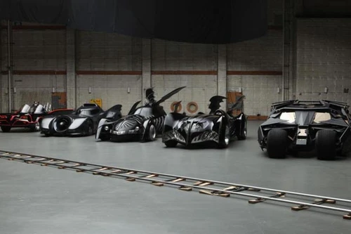Mãn nhãn với chùm siêu xe của Người dơi mọi thời đại