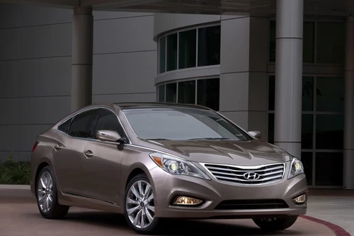 Đối thủ xứng tầm của Lexus ES - Hyundai Azera 2012