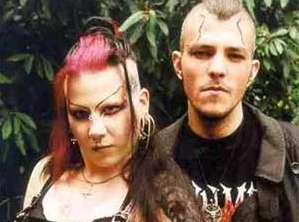 Giết, uống máu bạn theo lệnh của quỷ Satăng?