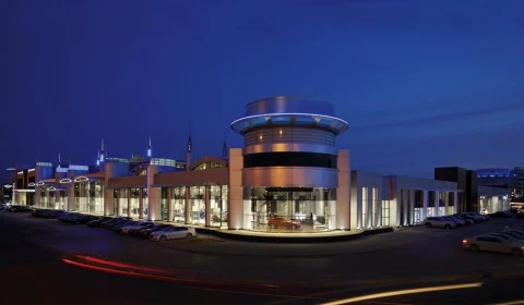 BMW mở showroom "hoành tráng" nhất thế giới tại Trung Đông
