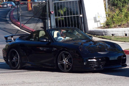 Điểm danh bộ sưu tập xế hộp khổng lồ của David Beckham