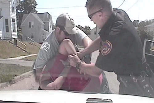 Cảnh sát thành phố Souix bị cáo buộc ngược đãi phụ nữ