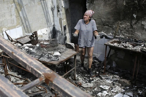 Hàng nghìn dân thường khốn đốn vì chiến sự ở miền đông Ukraine