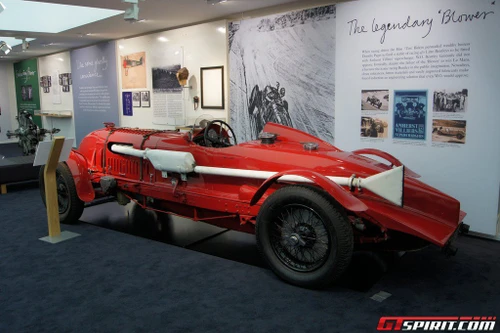 Xe đua Bentley huyền thoại lập kỉ lục trên sàn đấu giá