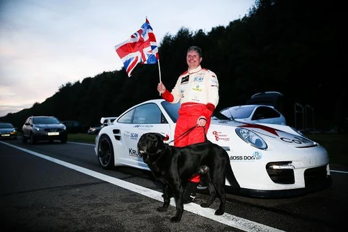 Mù mắt vẫn lái xe 300 km/h để lập kỉ lục thế giới