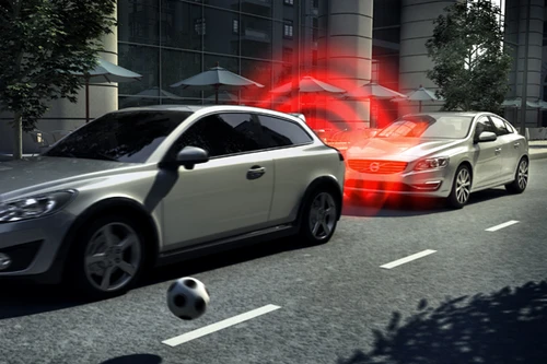 Volvo tiếp tục nâng cấp công nghệ cảnh báo an toàn cho xe hơi